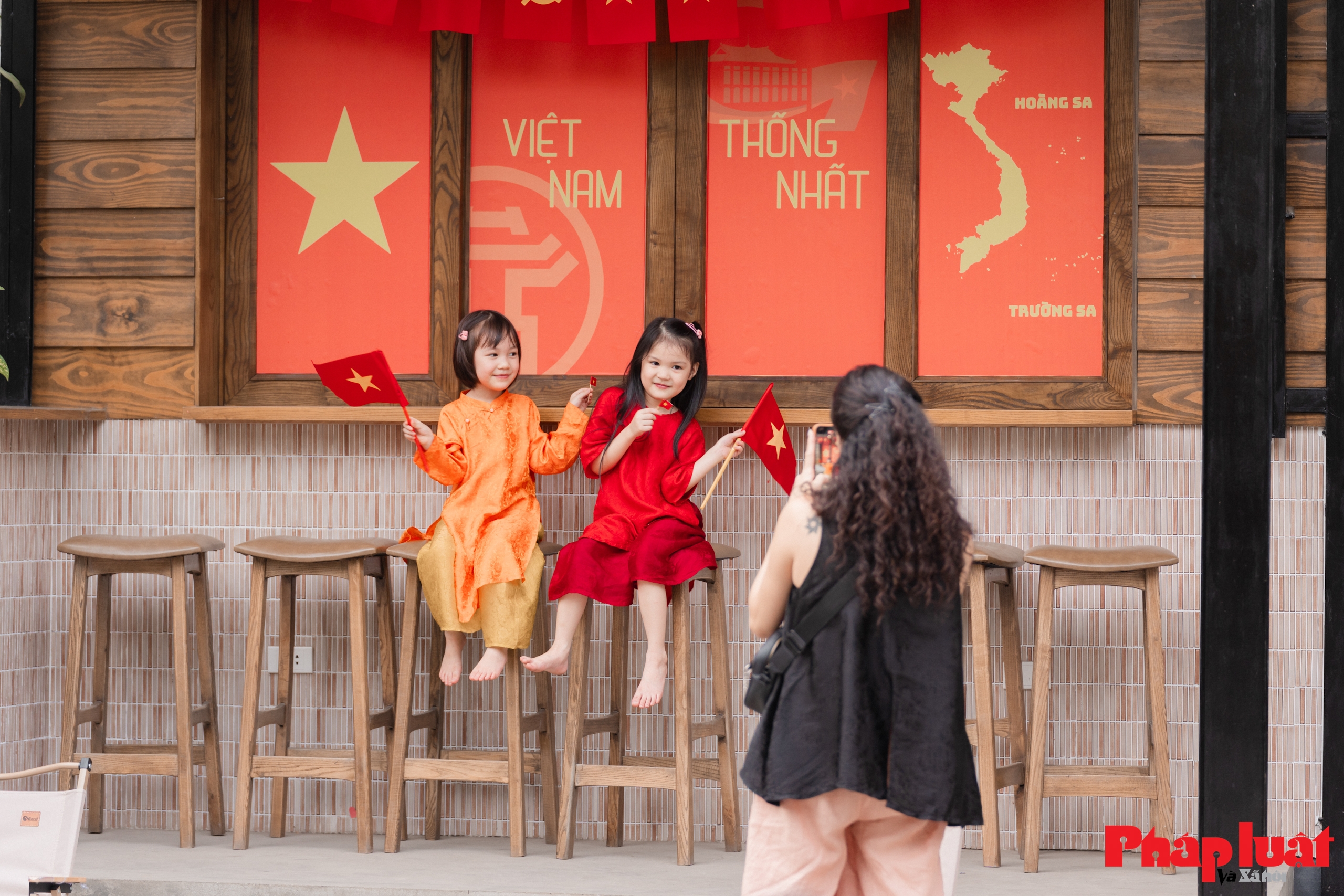 Hà Nội những ngày rợp bóng cờ Tổ quốc